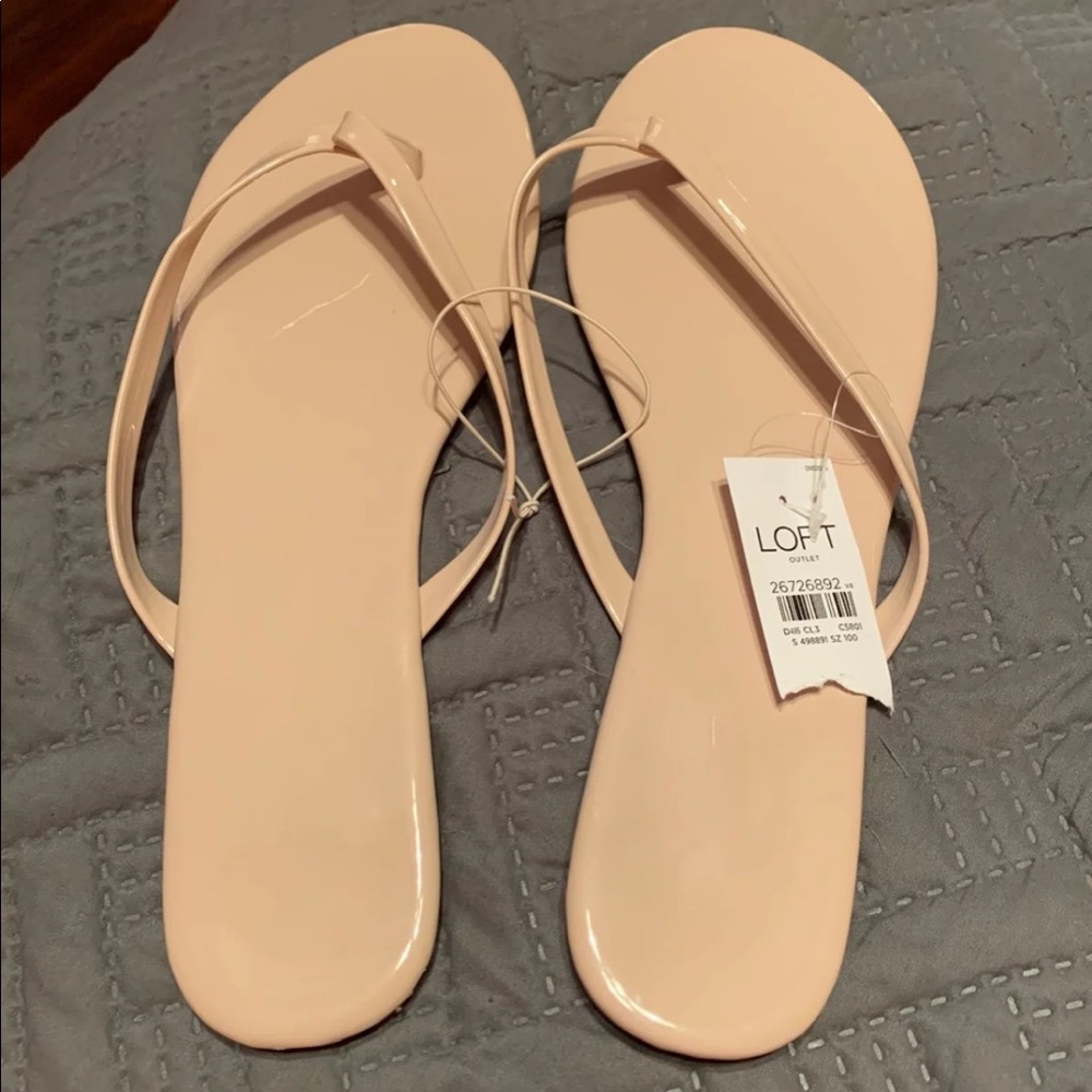 NWT Loft flip flops sz 10 tan